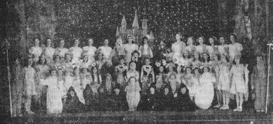 Düdelinger Schüler nach einer Aufführung von »Schneewittchen« im Januar 1949. In: Escher Tageblatt, 27.01.1949, S. 4. Foto: N. Jung. 