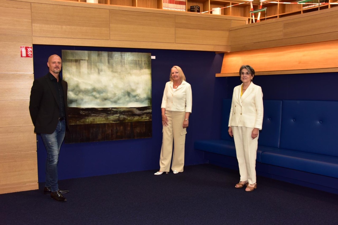 de gauche à droite: Joachim van der Vlugt - artiste, Colette Dierick - ING, Monique Kieffer - BnL