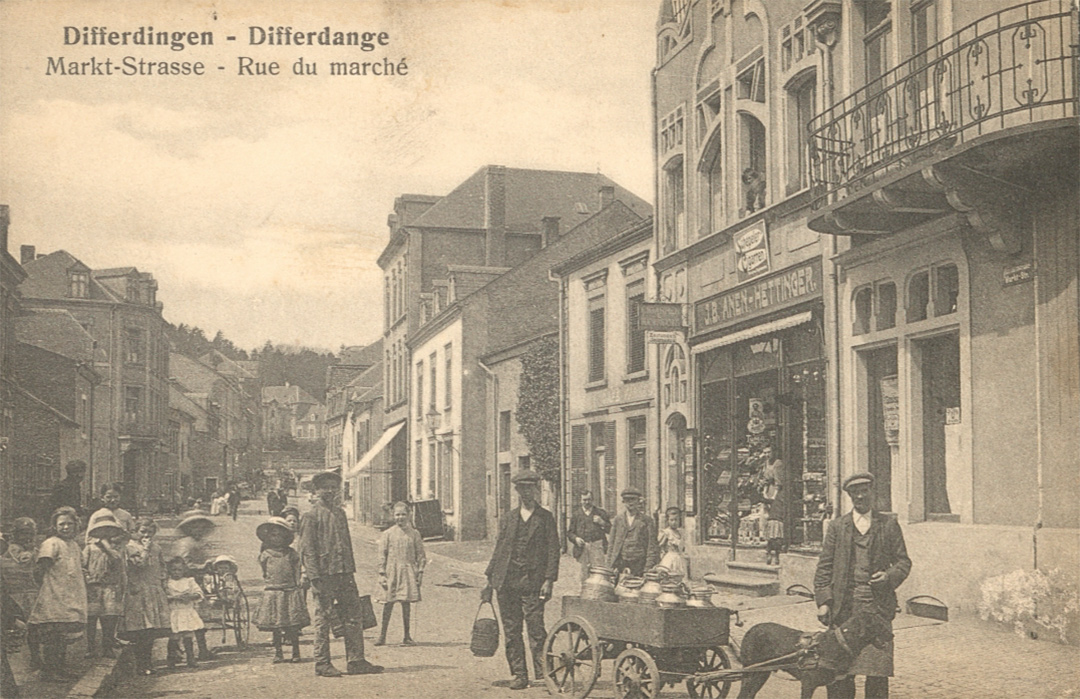 Laitier à Differdange. Carte postale, [Luxembourg] : N. Schumacher, 1911.
