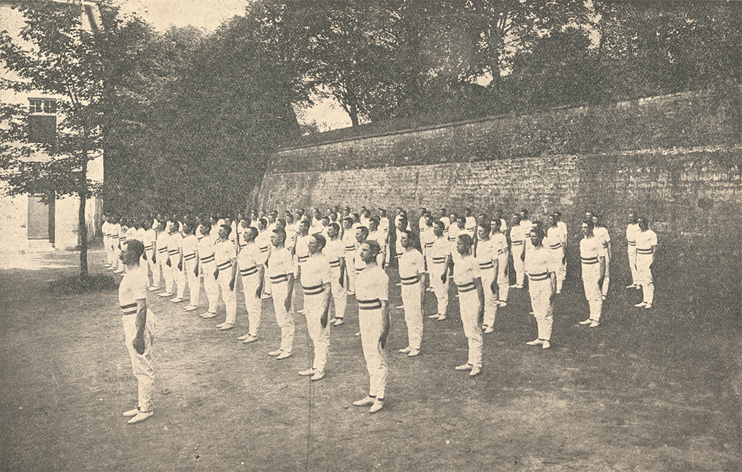 Séance d’entraînement de la Compagnie des Volontaires lors du Tournoi international de gymnastique, août 1914.