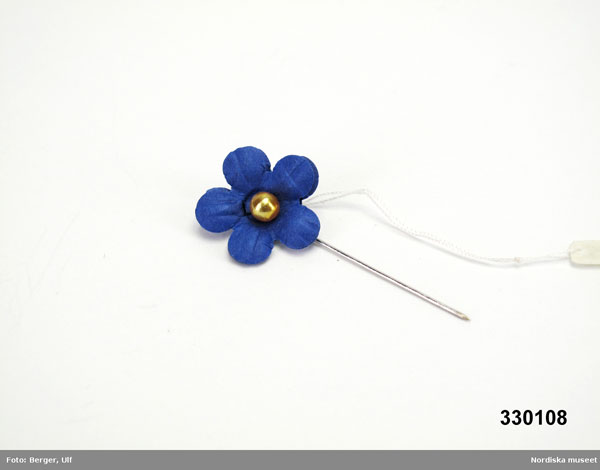 o celebrate the 100th anniversary of the campaign in 2007, a replica of the first flower was designed and sold. Majblomma. Nordiska museet