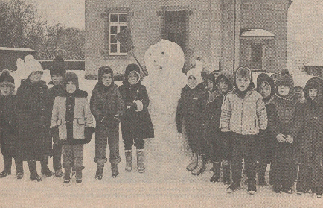 Die Spielschulkinder aus Ospern freuen sich über ihren „Metti“